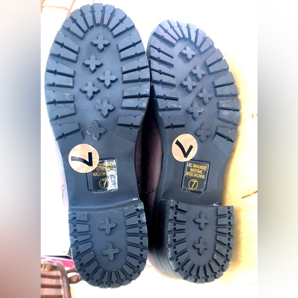 Boots - Picture 3 of 6